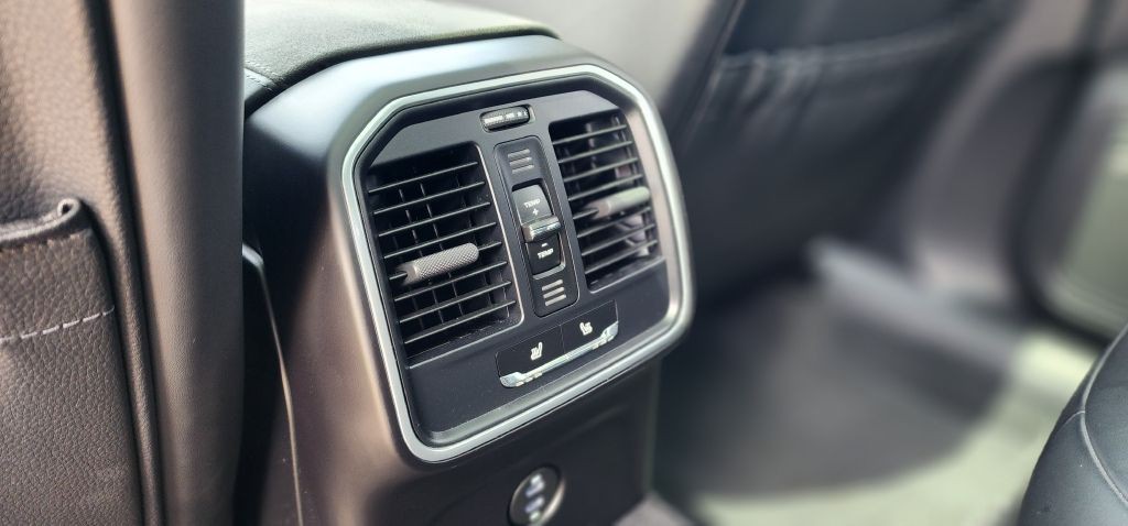 2022 Porsche Macan Image 21