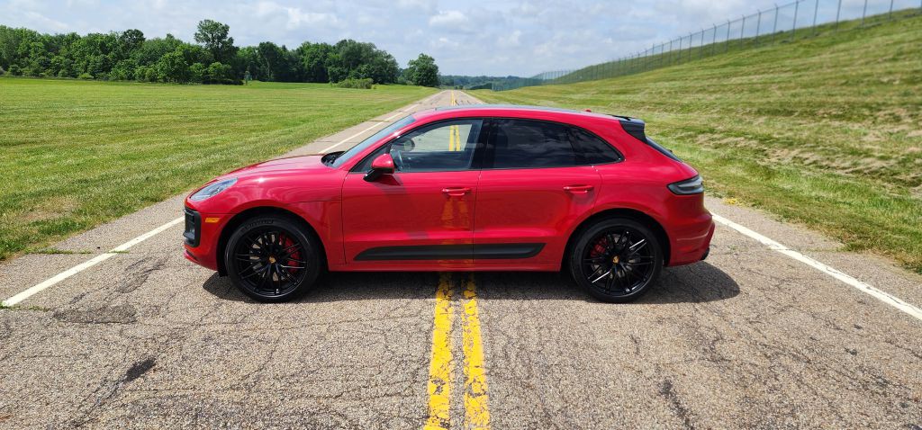 2022 Porsche Macan Image 24