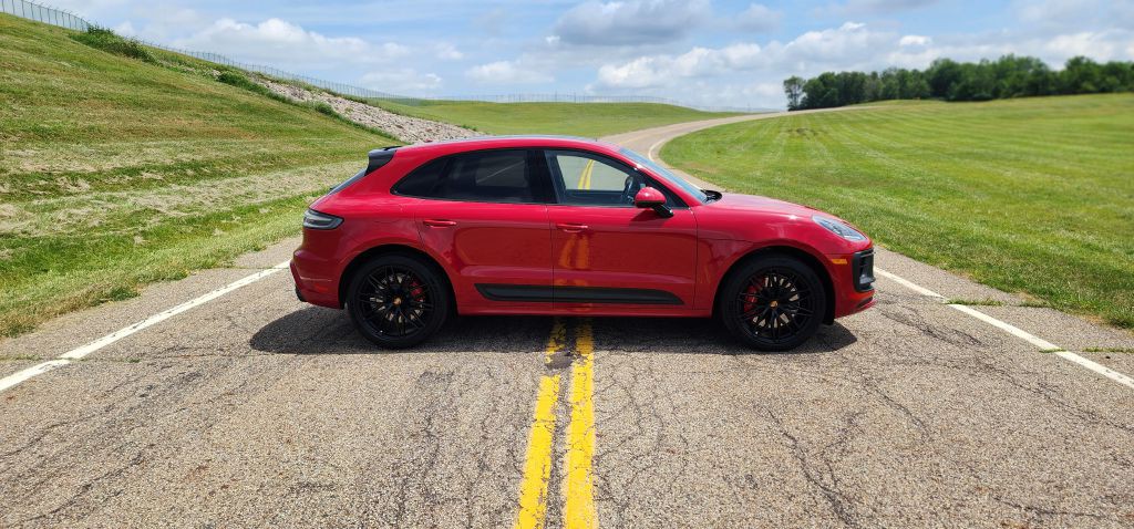 2022 Porsche Macan Image 25