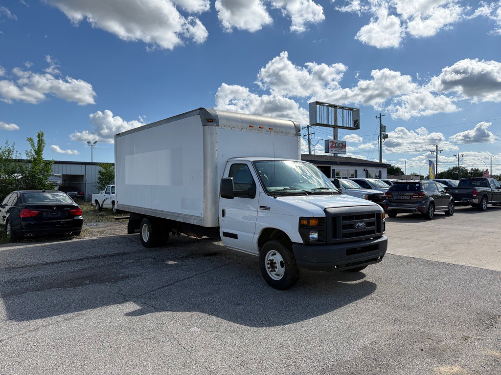 2017 Ford Econoline Image 2