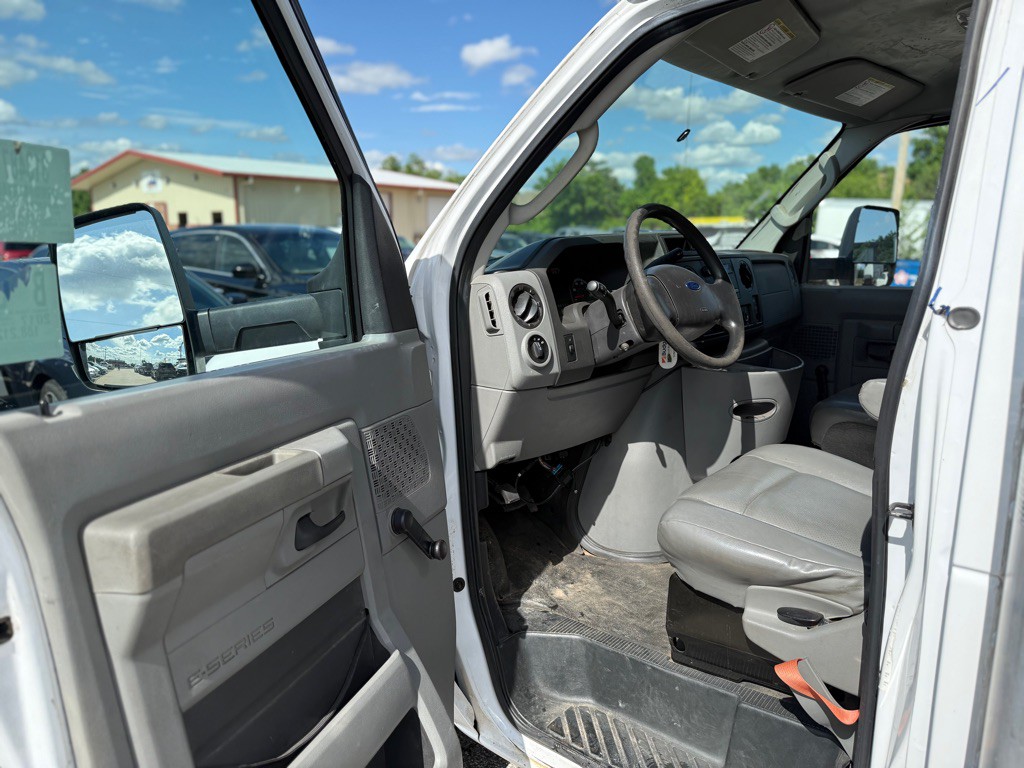 2017 Ford Econoline Image 3