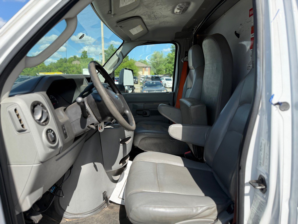 2017 Ford Econoline Image 5
