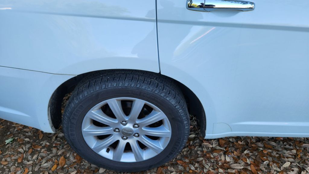 2013 Chrysler 200 Image 3