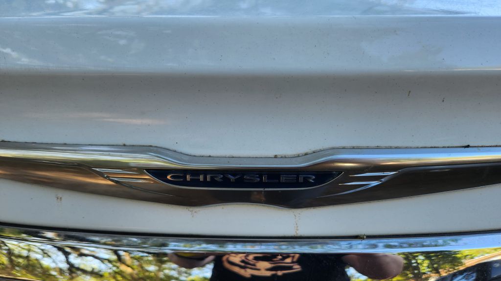 2013 Chrysler 200 Image 5