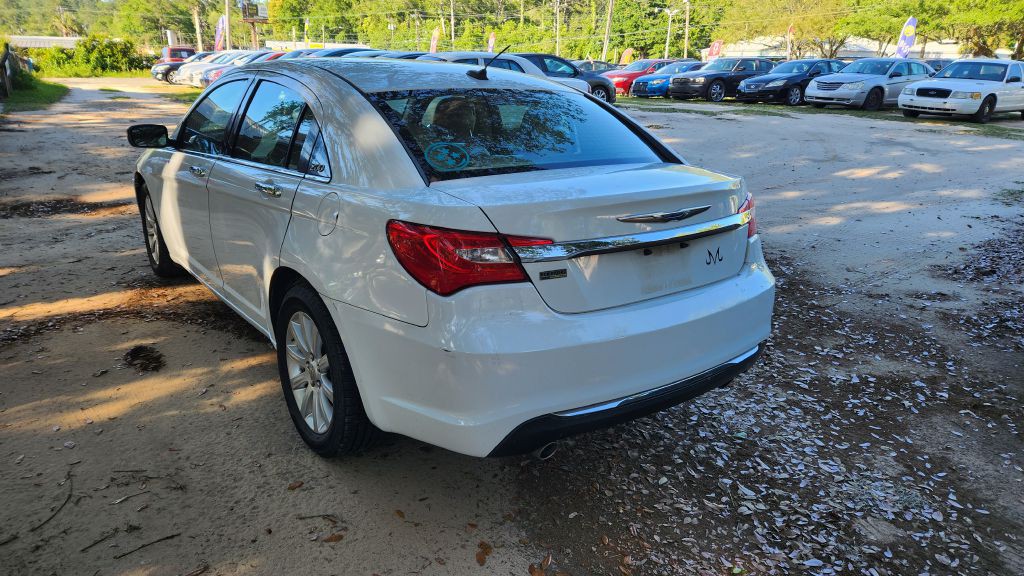 2013 Chrysler 200 Image 6