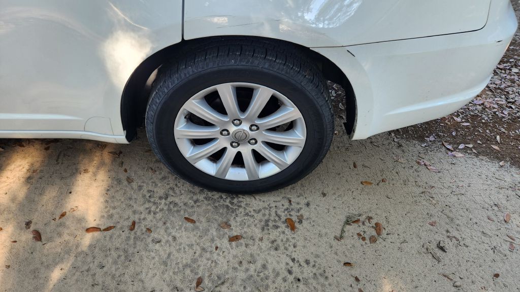 2013 Chrysler 200 Image 7