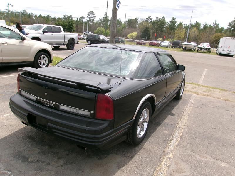 1993 Oldsmobile Cutlass Supreme Image 2