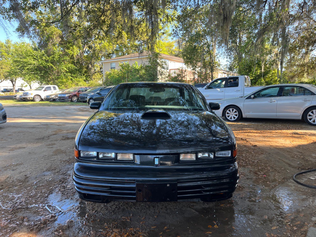 1993 Oldsmobile Cutlass Supreme Image 2