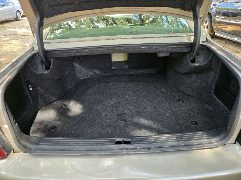 2003 Cadillac DeVille Image 12