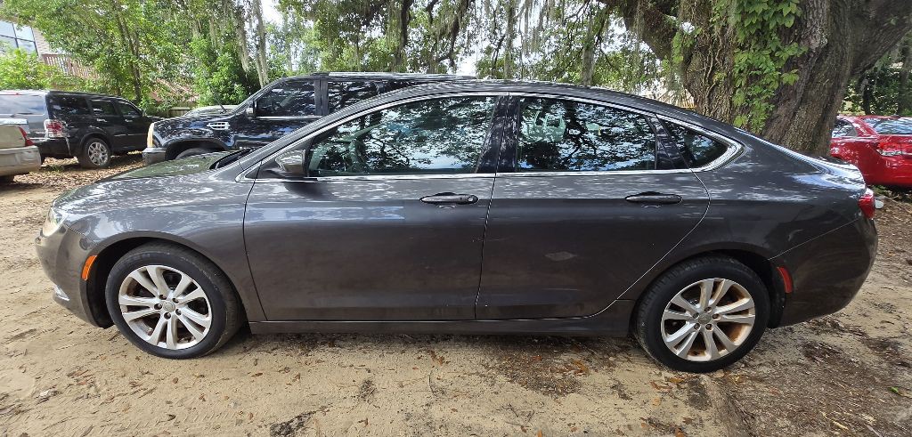 2015 Chrysler 200 Image 2