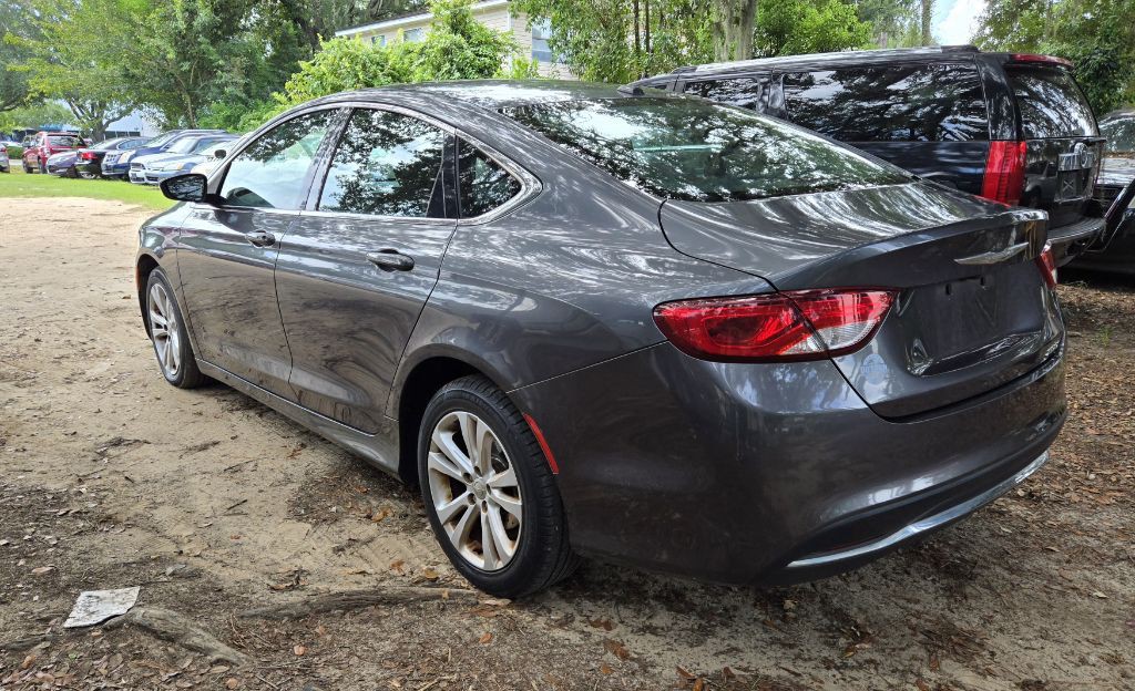 2015 Chrysler 200 Image 3