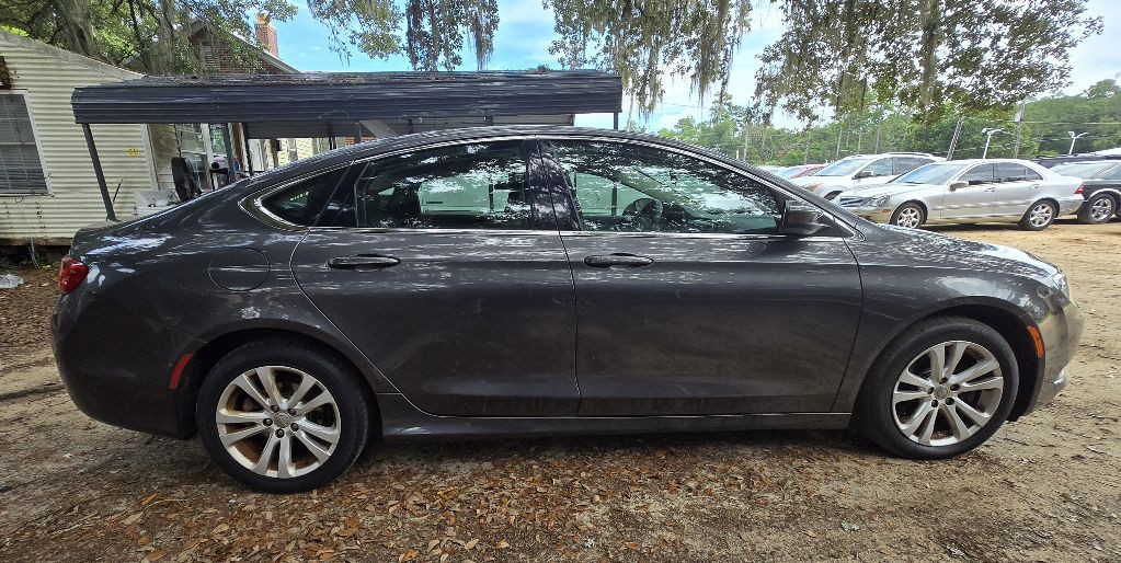 2015 Chrysler 200 Image 4