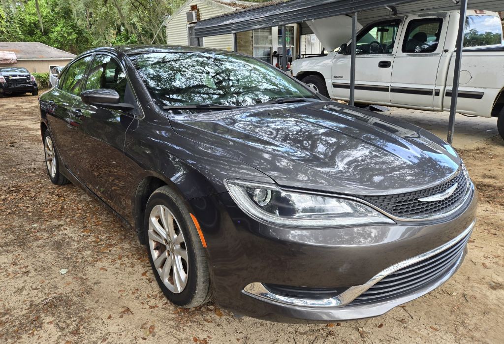 2015 Chrysler 200 Image 8
