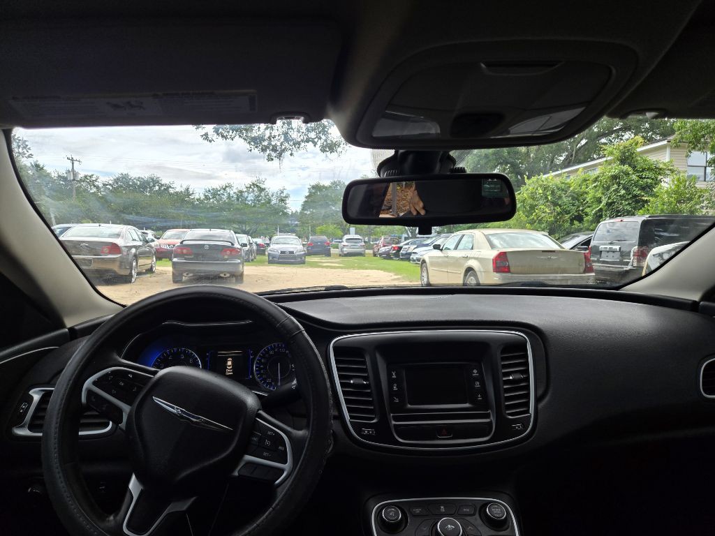 2015 Chrysler 200 Image 13