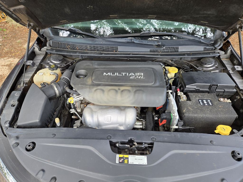 2015 Chrysler 200 Image 14