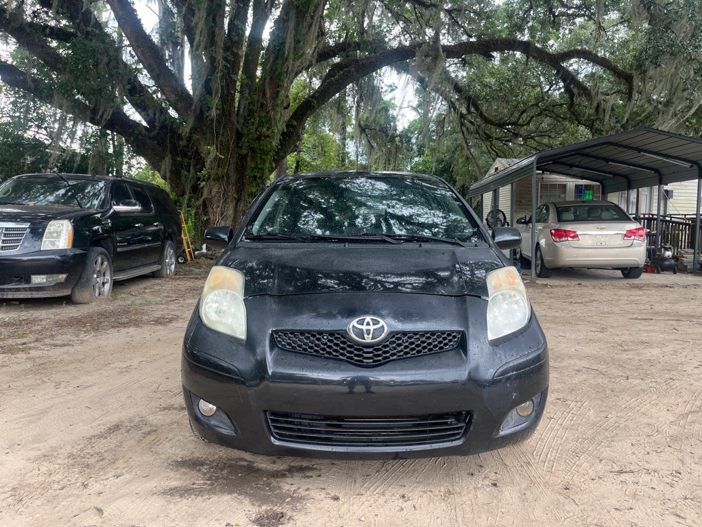 2010 Toyota Yaris Image 2