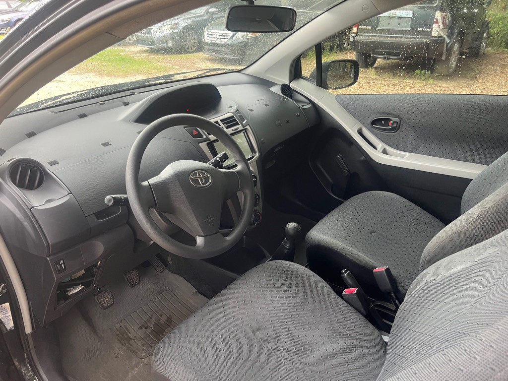 2010 Toyota Yaris Image 9