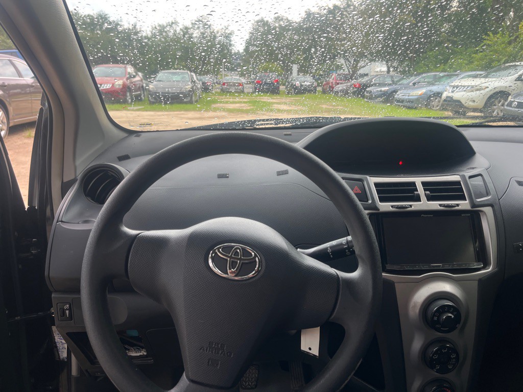 2010 Toyota Yaris Image 11
