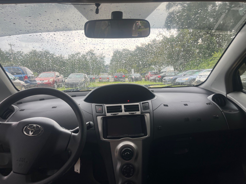 2010 Toyota Yaris Image 12