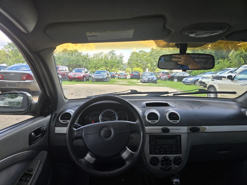 2006 Suzuki Forenza Image 10