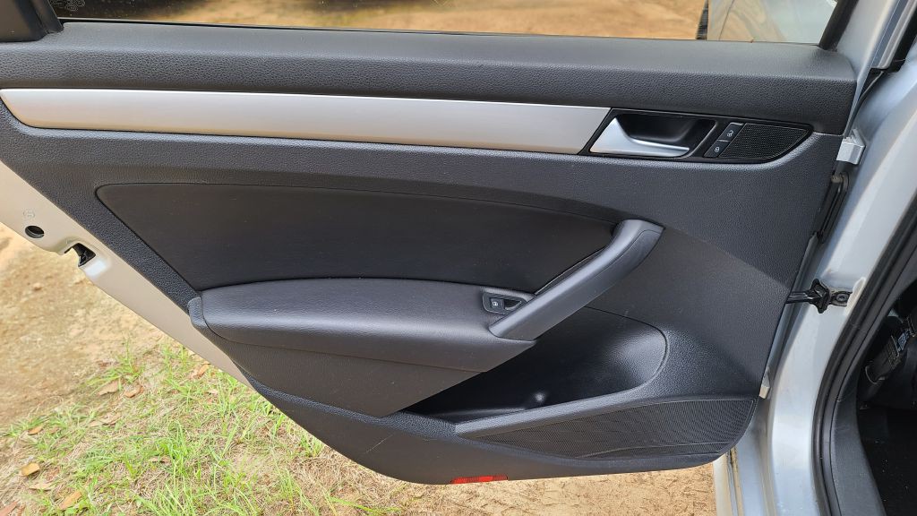 2015 Volkswagen Passat Image 6