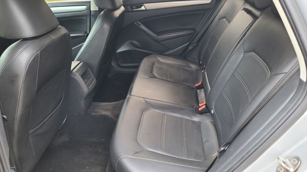 2015 Volkswagen Passat Image 7