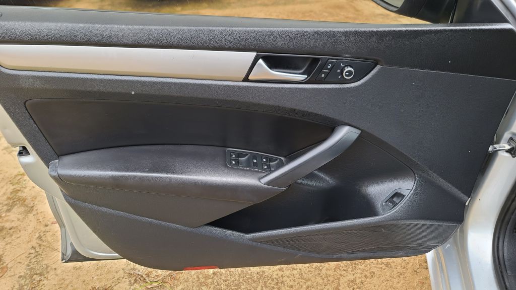 2015 Volkswagen Passat Image 8