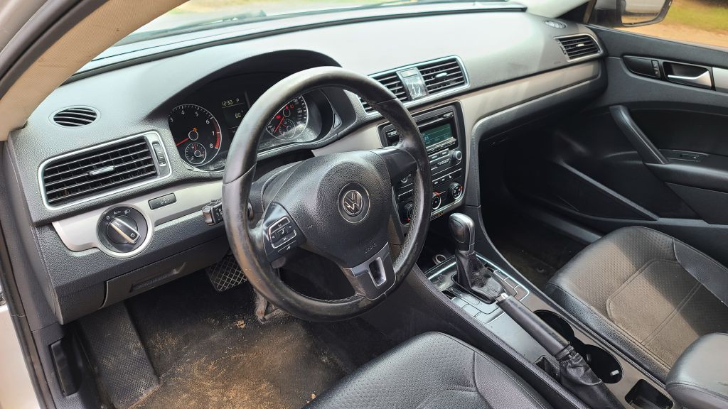 2015 Volkswagen Passat Image 13