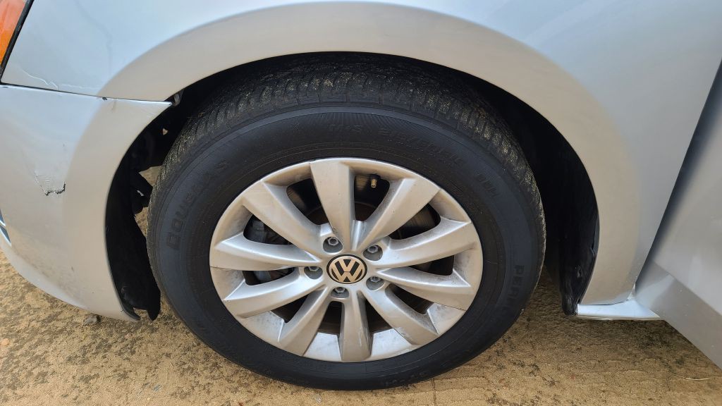 2015 Volkswagen Passat Image 14