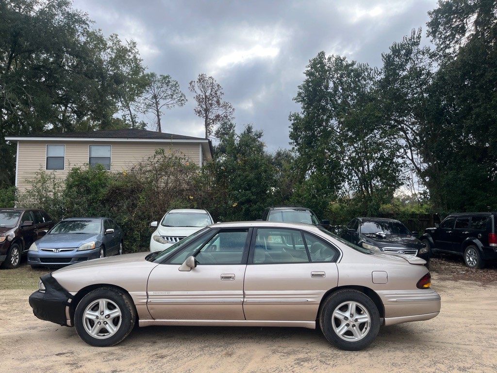 1999 Pontiac Bonneville Image 4