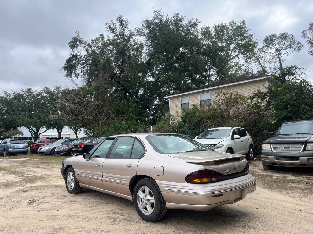1999 Pontiac Bonneville Image 5