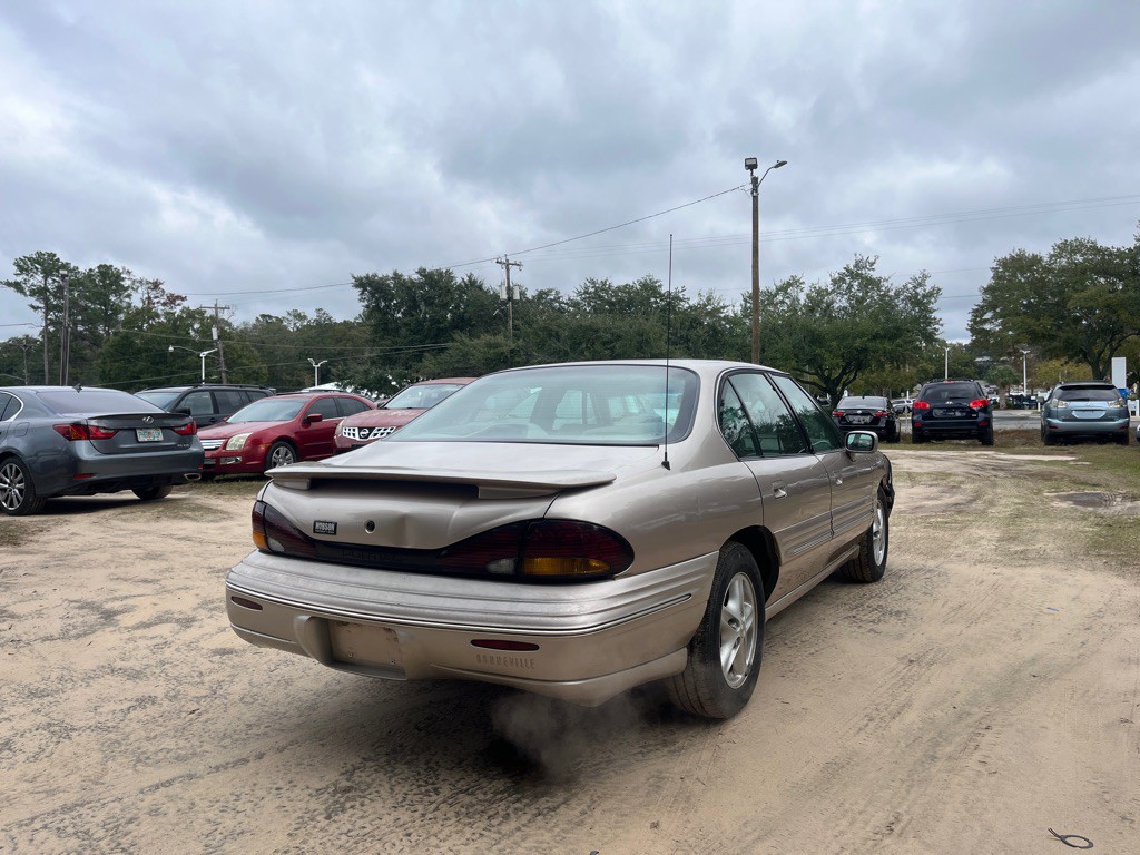 1999 Pontiac Bonneville Image 7