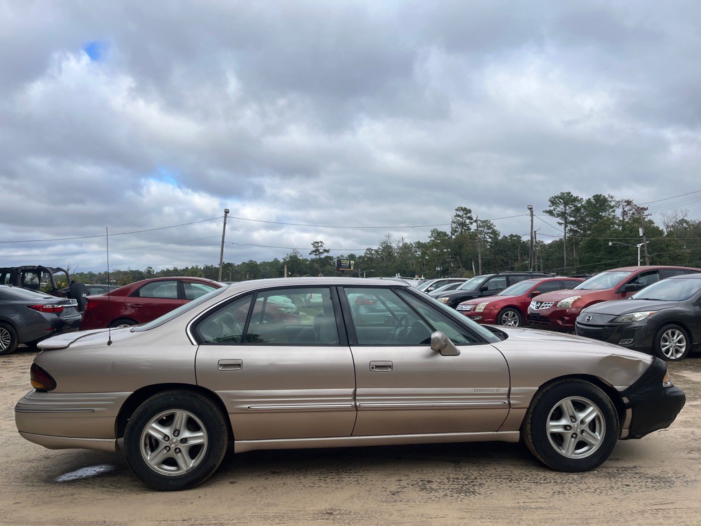 1999 Pontiac Bonneville Image 8