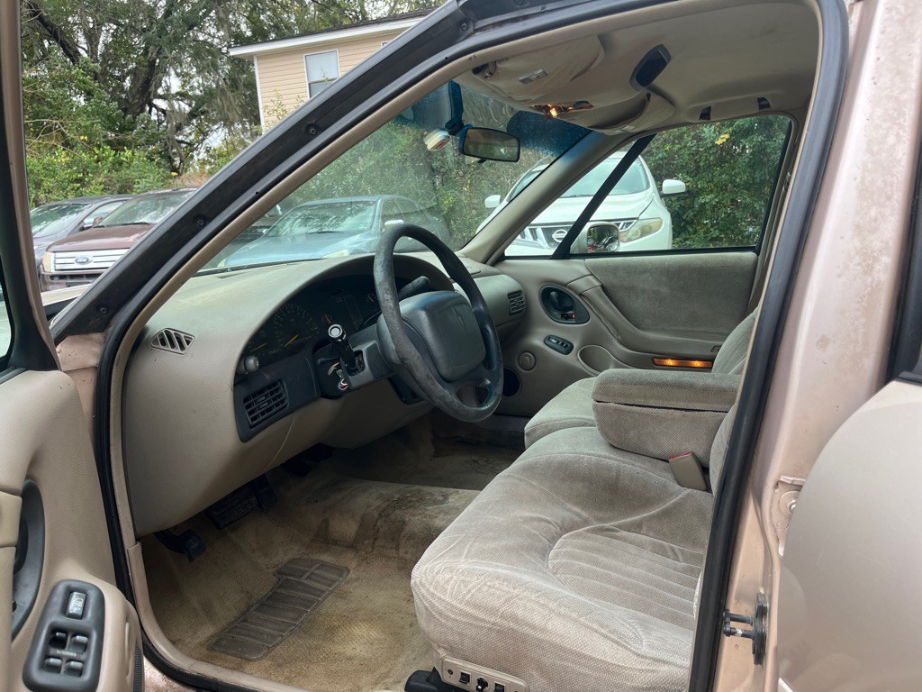 1999 Pontiac Bonneville Image 9