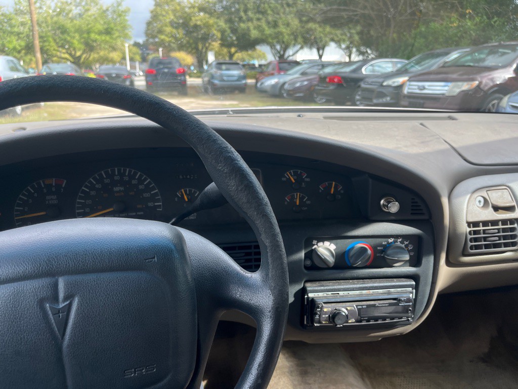 1999 Pontiac Bonneville Image 11