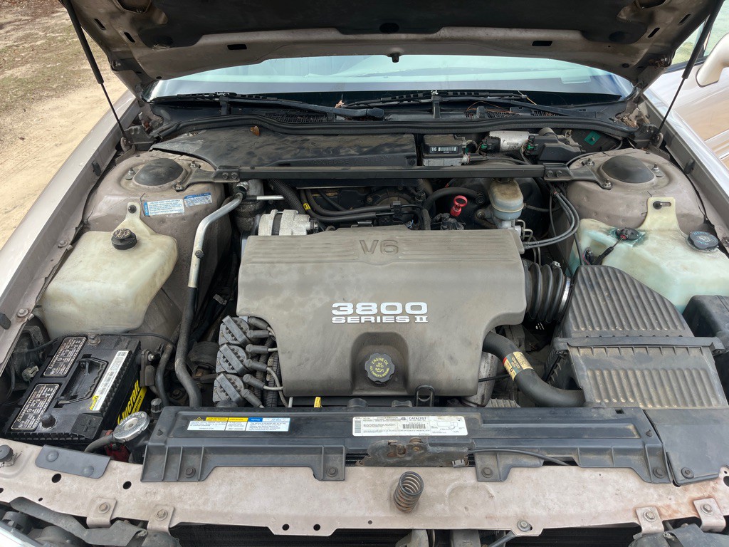 1999 Pontiac Bonneville Image 13