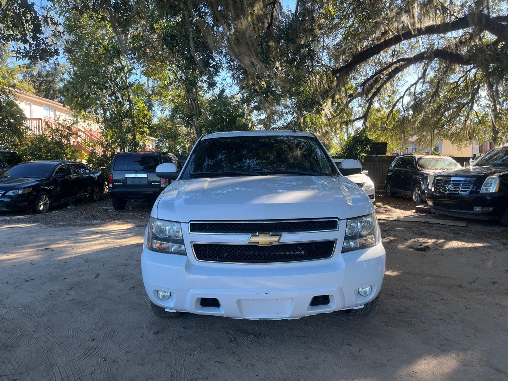 2012 Chevrolet Suburban Image 2