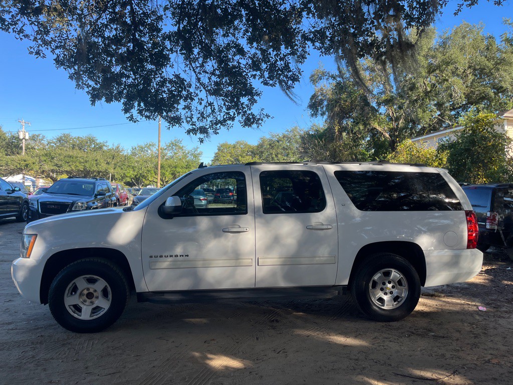 2012 Chevrolet Suburban Image 4