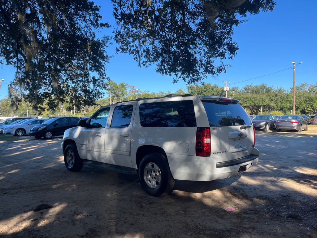 2012 Chevrolet Suburban Image 5