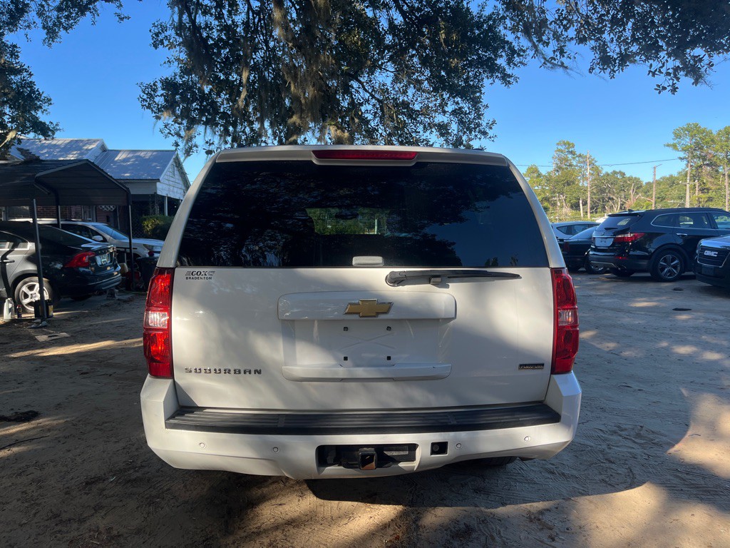 2012 Chevrolet Suburban Image 6