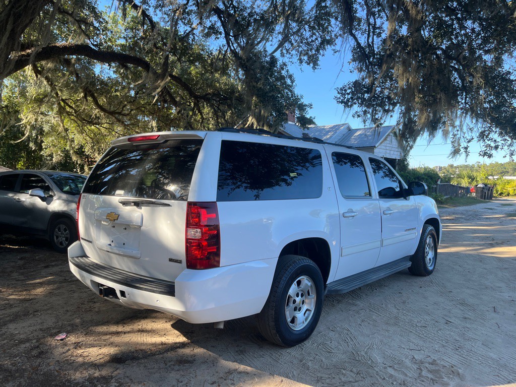 2012 Chevrolet Suburban Image 7