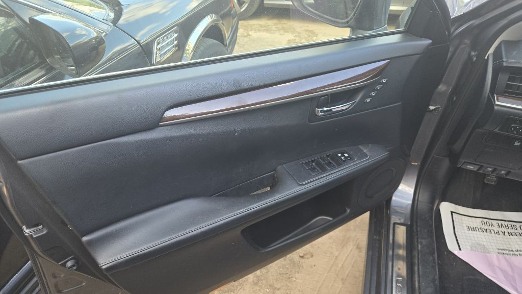 2013 Lexus ES Image 17