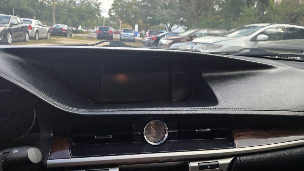 2013 Lexus ES Image 23