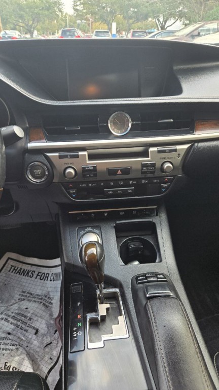 2013 Lexus ES Image 24