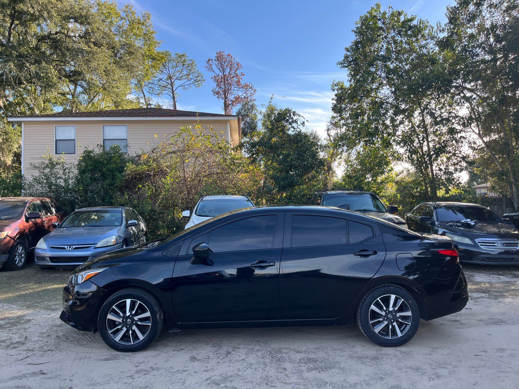 2021 Nissan Versa Image 3
