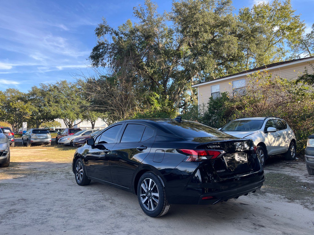 2021 Nissan Versa Image 4
