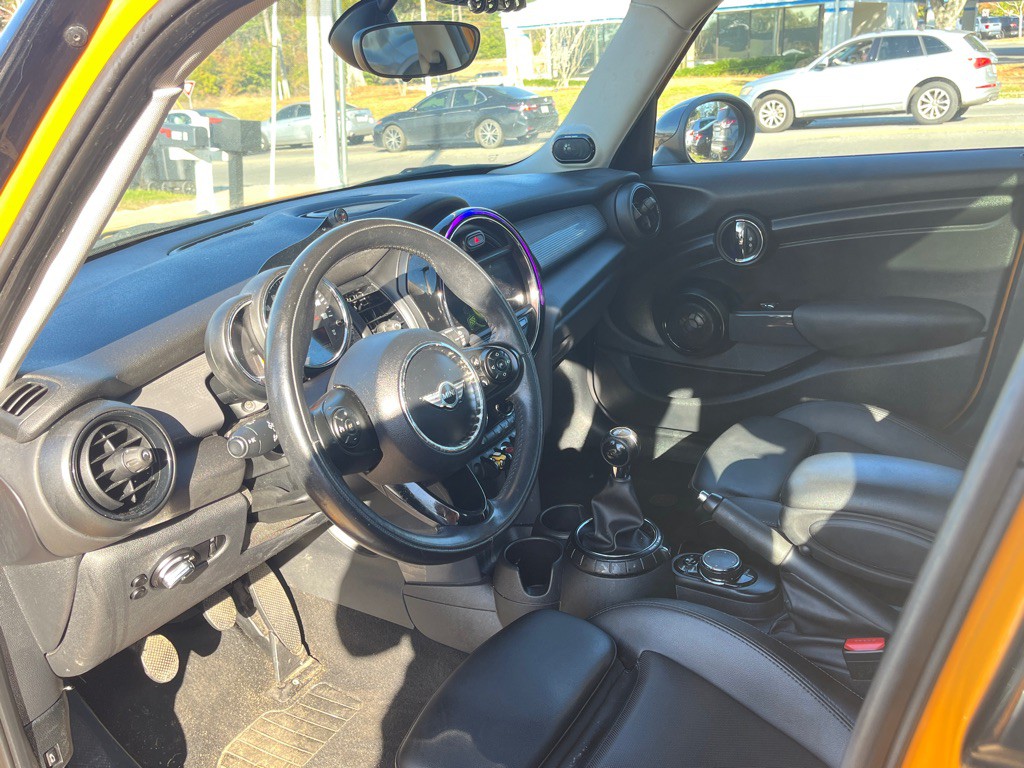 2015 MINI Cooper Image 9