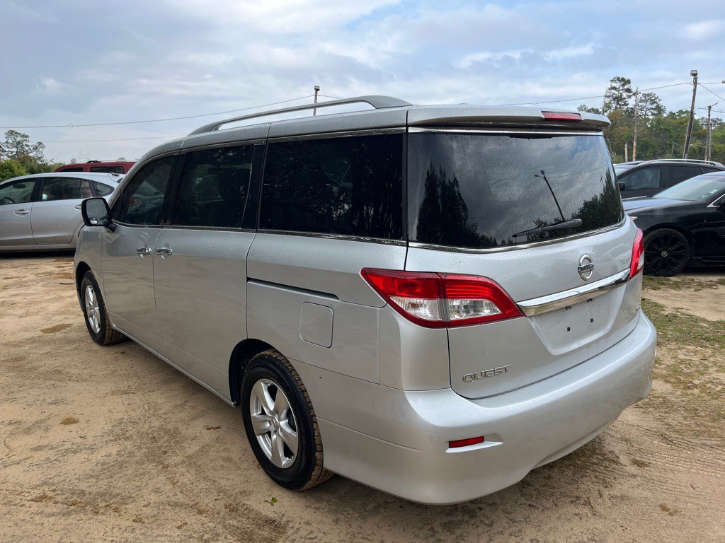 2016 Nissan Quest Image 5