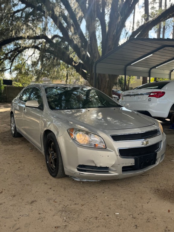 2011 Chevrolet Malibu Image 2