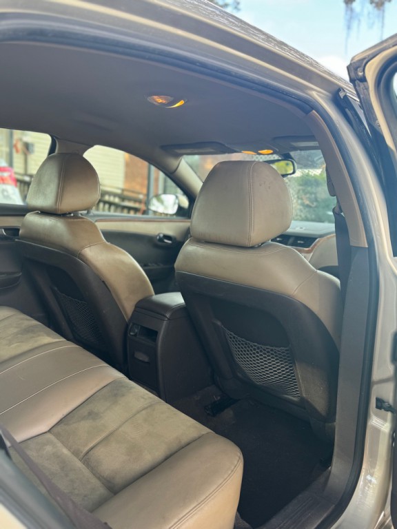 2011 Chevrolet Malibu Image 3
